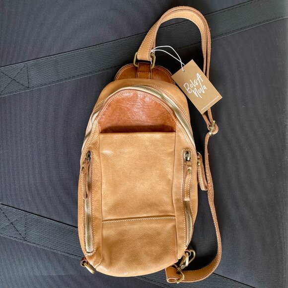 Bolsa Nova Leather Movement Sling Bag
